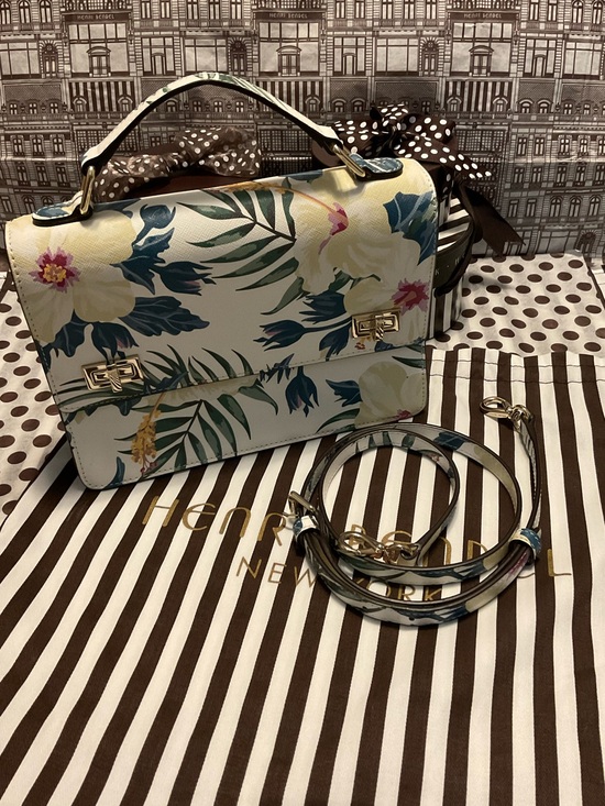 henri bendel Handbags - EUC Henri Bendel West 57th Schoolbag in Tropical Floral Print w Dust Bag